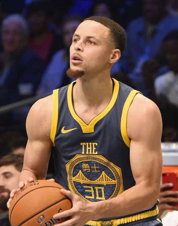 而围绕他的 而围绕他的